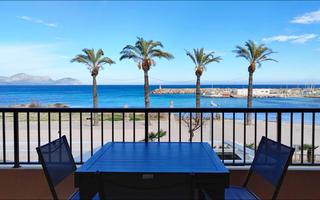 Pis  Calle passeig colón. Apartamento con vistas despejadas al mar en primera línea de la