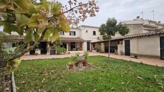 House in Son Sardina. Casa tradicional con jardín y porche en son sardina