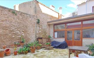 House in Porreres. Exclusiva casa señorial de tres plantas reformada en porreres