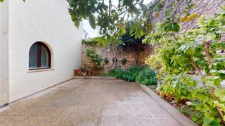 Maison  Passeig dels pouas. Casa de pueblo con jardín y terraza en el centro de santa margal