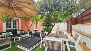 Ground floor  Avenida america. Exclusiva planta baja con jardín privado a 500 metros del mar y