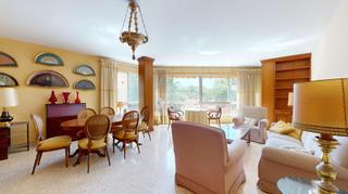 Flat  Calle joan lluis estelrich. Amplio piso con 4 habitaciones dobles en zona plaza patines