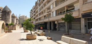 Lloguer Local Comercial  Carrer de la indústria. Local comercial con terraza exclusiva en calle industria 15  los