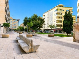 Lloguer Local Comercial  Carrer de la indústria. Local comercial con terraza exclusiva en calle industria 15  los