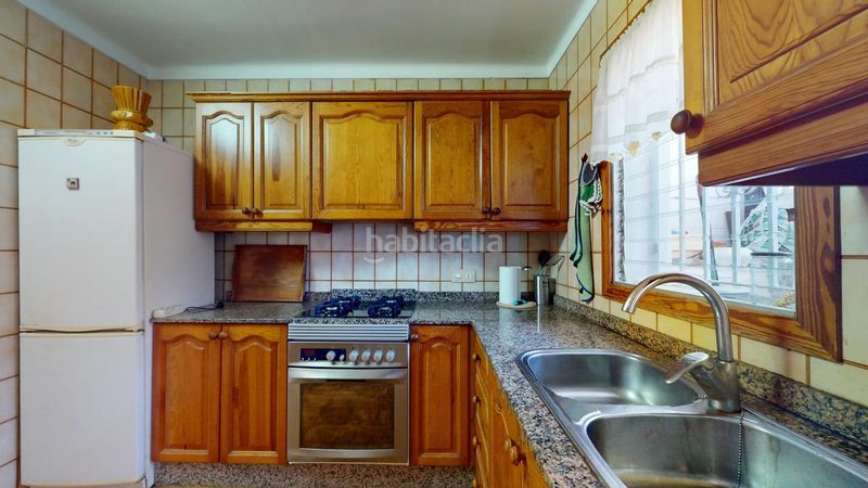 Foto 1410b570-7146-4800-a25e-c372395cd3d6. Piso acogedor piso con terraza en planta de 136m2, parking y vistas al bosque a 30 metros de la playa de Peguera, en Calvià