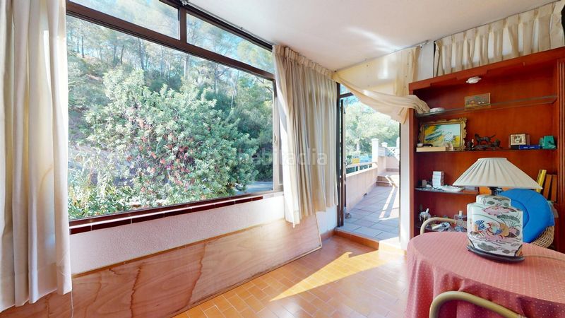 Foto 89cd21a0-3765-4188-8045-41840e5e04c4. Piso acogedor piso con terraza en planta de 136m2, parking y vistas al bosque a 30 metros de la playa de Peguera, en Calvià