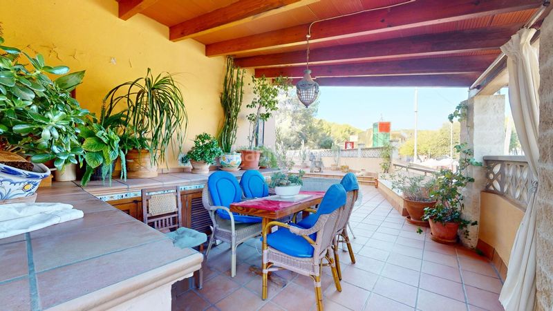 Foto abf6f9f9-462f-4046-9e25-b3a3345de606. Piso acogedor piso con terraza en planta de 136m2, parking y vistas al bosque a 30 metros de la playa de Peguera, en Calvià