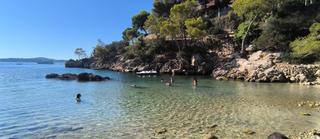 Etagenwohnung in Peguera. Acogedor piso con terraza privada de 136m2, vistas al bosque y p