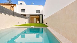 Maison jumelée à Son Cotoner. Moderna casa adosada con jardín y piscina privada en la vileta