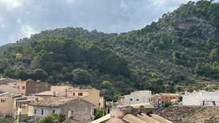 Masía en Selva. Casa de pueblo unifamiliar con encanto y vistas a la montaña.