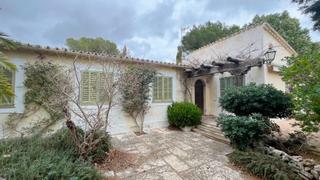 Maison à Port de Pollença. Casa rodeada de vegetación a pocos metros del mar, puerto de pol