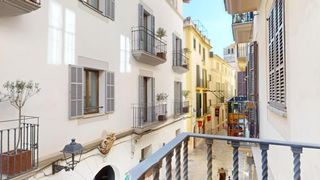 Flat  Calle sant jaume. Amplia vivienda con carácter en la histórica calle sant jaume