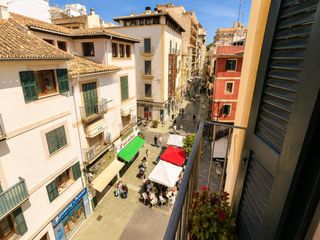 Dachwohnung in La Missió. Auténtico ático con encanto histórico y terraza privada