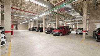 Alquiler Parking coche en Carrer de borguny 6. Plaza de parking en alquiler para coche y motos junto a molinos
