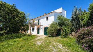 Masia a Es Coll d´En Rabassa. Finca mallorquina para reformar con terreno llano y safareig