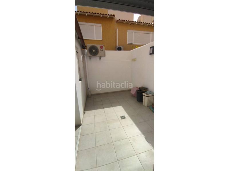 Foto 2564859f-a6e1-4a35-8fff-e98a20a13b4f. Casa aparellada amb aparcament a Costa del Silencio Arona