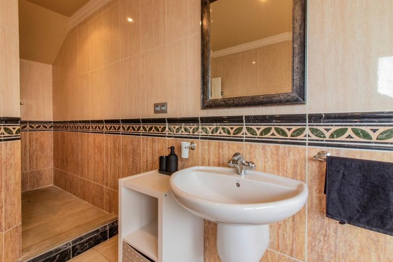 Foto 1749edd5-f6d6-499e-b60e-44e0c23f5de8. Chalet en del risco 44 viva en el estilo de vida mediterráneo en Manilva