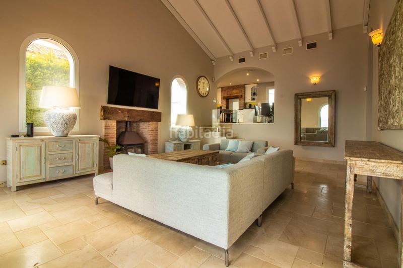 Foto c6b8b67c-3d56-4ac5-a7d2-cd107e37472a. Chalet en del risco 44 viva en el estilo de vida mediterráneo en Manilva