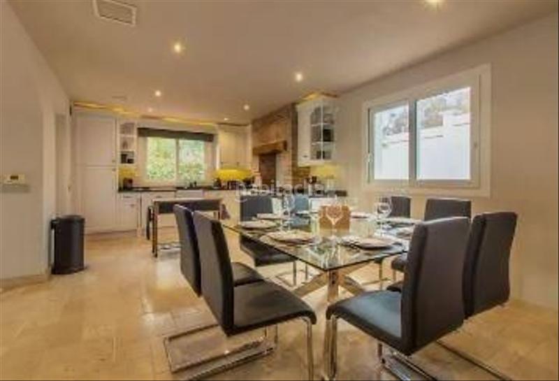Foto f9bc722f-bec0-4c97-9d62-205c9d2e6728. Chalet en del risco 44 viva en el estilo de vida mediterráneo en Manilva