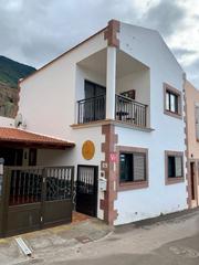 Casa adossada en El hoyo 1. Casa adosada cntrica en frontera con vistas