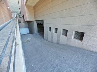 Parking coche en Ana benítez 58. Plaza de garaje grande en la calle ana benítez.