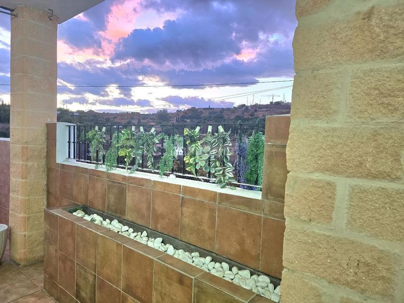 Foto b8c162ed-9ac5-4dd2-b6e0-2cafa1b0fdb7. Casa in la charca 13 in Coín