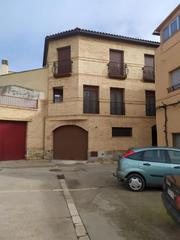Casa a Alagón. Casa independiente con terraza, bodega y garaje para dos vehícul