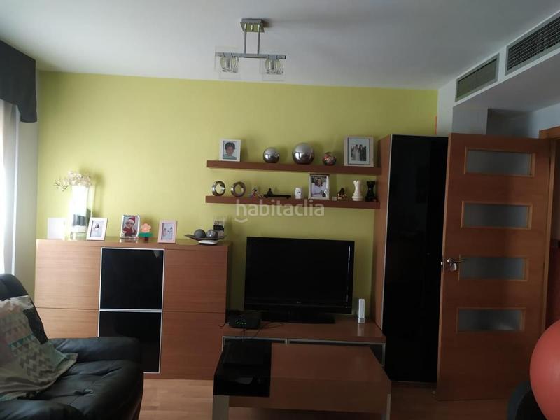 Foto 3d84d306-e6eb-4f6a-b339-01eff3c814c8. Casa  independiente con terraza, bodega y garaje para dos vehículos .
se encuentra ubicada en la zona centro del municipi en Alagón