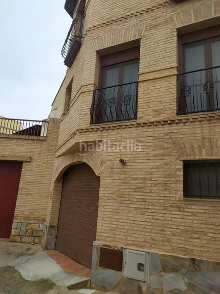 Foto 50c841b5-dda4-4957-aece-acdebcedbf2d. Casa  independiente con terraza, bodega y garaje para dos vehículos .
se encuentra ubicada en la zona centro del municipi en Alagón