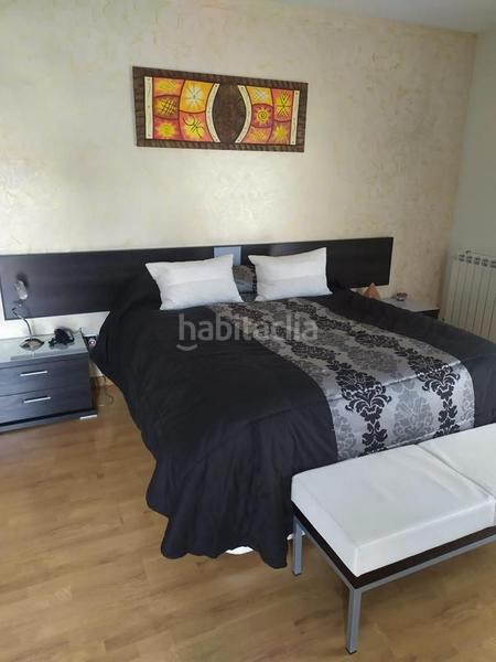 Foto 5c92796d-182c-4d25-a72b-e07d6e42b72e. Casa  independiente con terraza, bodega y garaje para dos vehículos .
se encuentra ubicada en la zona centro del municipi en Alagón