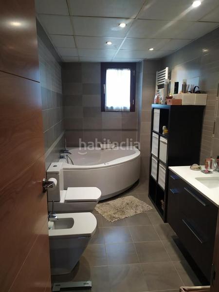 Foto 81fe1054-5a59-4d8b-b897-c9b83fa13982. Casa  independiente con terraza, bodega y garaje para dos vehículos .
se encuentra ubicada en la zona centro del municipi en Alagón