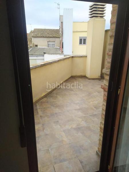 Foto aec68a8a-6fdd-4e8a-b186-28881b29f6ec. Casa  independiente con terraza, bodega y garaje para dos vehículos .
se encuentra ubicada en la zona centro del municipi en Alagón