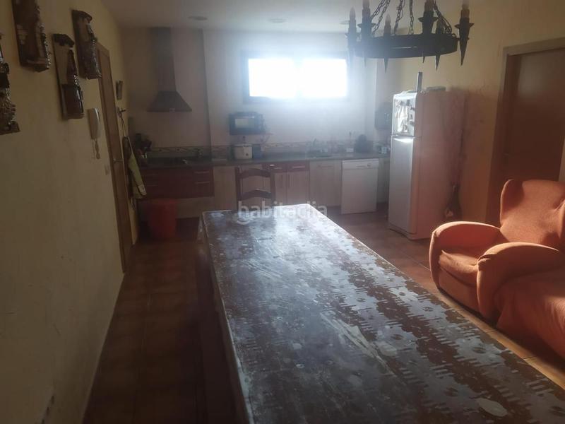 Foto b6c155aa-c96b-4f01-965a-39a66b0da564. Casa  independiente con terraza, bodega y garaje para dos vehículos .
se encuentra ubicada en la zona centro del municipi en Alagón