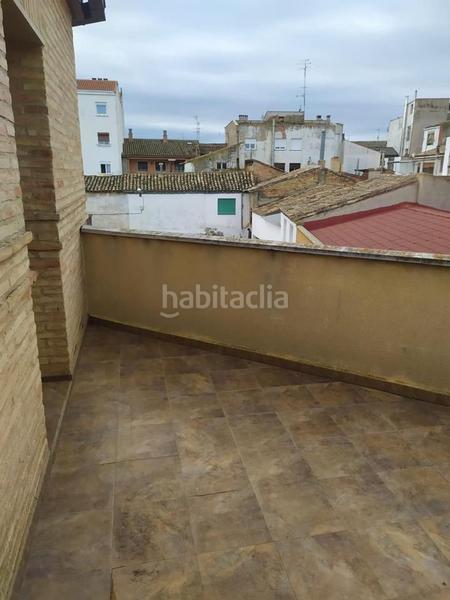 Foto e74b74f8-4487-4019-acaa-e44f3d037ed1. Casa  independiente con terraza, bodega y garaje para dos vehículos .
se encuentra ubicada en la zona centro del municipi en Alagón