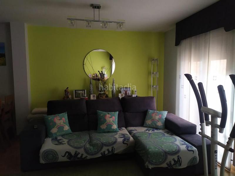 Foto ed4f2d59-1b76-421c-83a3-267b67db727a. Casa  independiente con terraza, bodega y garaje para dos vehículos .
se encuentra ubicada en la zona centro del municipi en Alagón