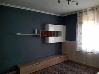 Casa a Grisén. Edificio compuesto por tres pisos independientes en grisén

un