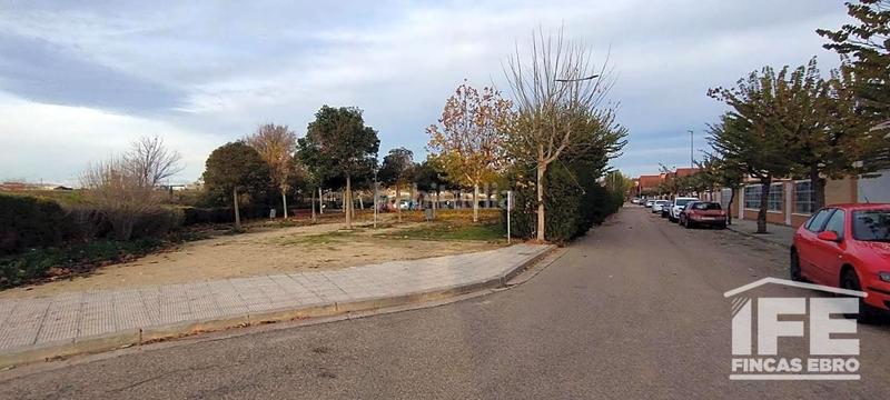 Foto 1106984c-77b7-4b77-87ea-2a763b7099be. Aparcament cotxe a Alagón