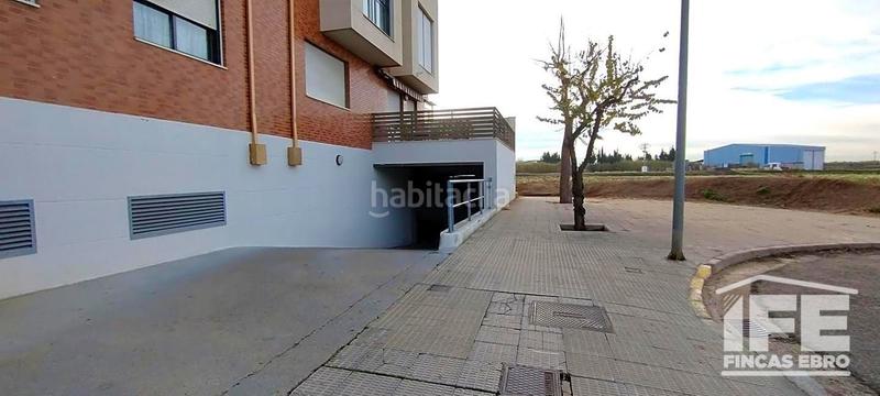 Foto e01689d0-8875-460f-9150-c0266bb15d3b. Aparcament cotxe a Alagón