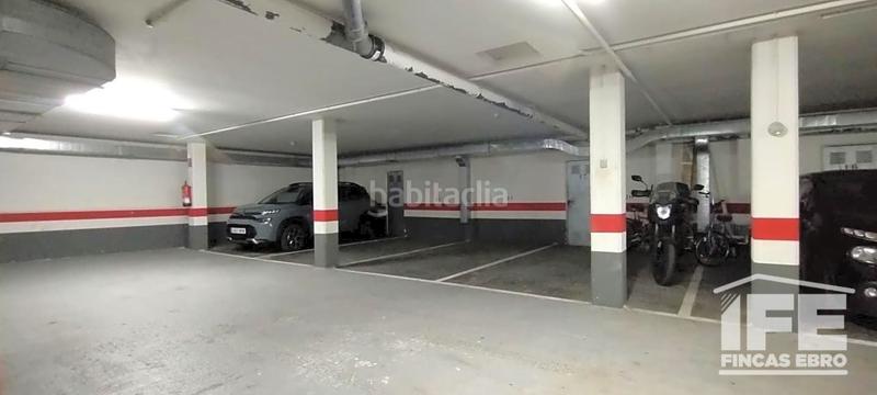 Foto e8de03c9-b7f6-4fda-85de-eb711d67391c. Aparcament cotxe a Alagón