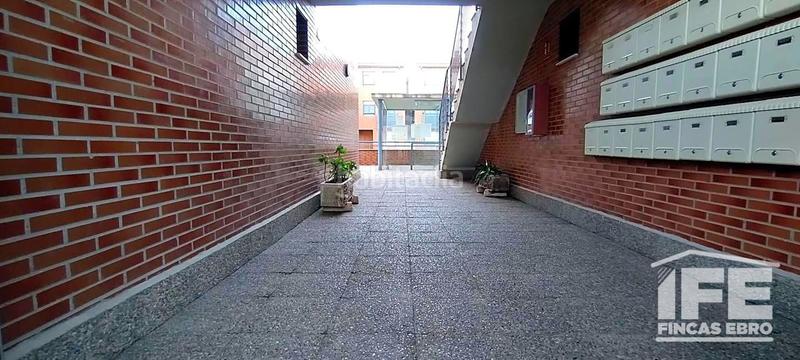 Foto f043003d-533a-4e79-952e-a3dc23f32be7. Aparcament cotxe a Alagón