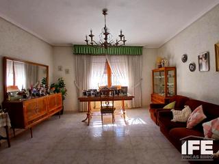 Casa  Molino. Casa con jardín yo terraza en urrea de jalón