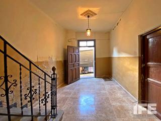 Casa en Alagn. Gran casa de pueblo con acceso a dos calles en el centro histri