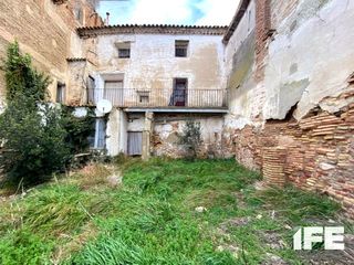 Haus in Alagón. Una vivienda con historia y mil formas de reinventarse en el cor