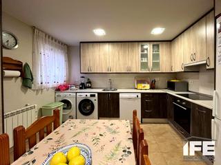 Casa  Mayor. Casa reformada en el centro de remolinos, lista para entrar a vi