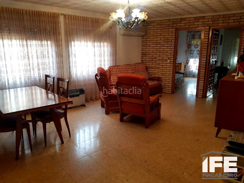 Foto c3d16815-dc2b-41b7-8cd5-dc87c3a99f93. Casa amb aparcament a Alagón