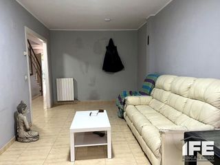 Casa in Pedrola. Adosado en pedrola con 3 habitaciones y jardín