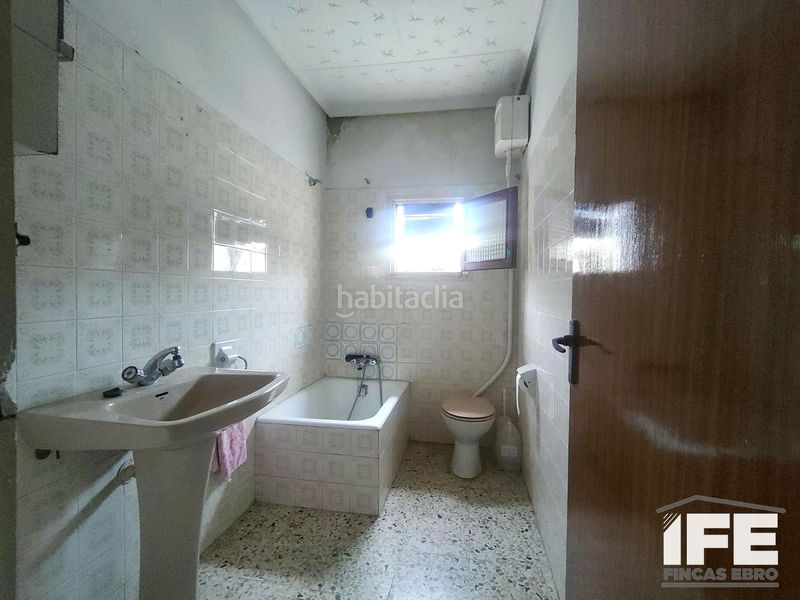Foto 4d24d6e8-fdf6-42cc-a0dc-9170170b56b9. Casa edificio independiente con gran potencial y rentabilidad activa en Alagón