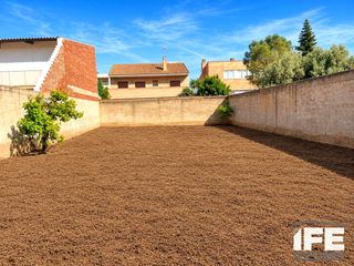 Maison à Alagón. Casa independiente con amplia parcela, gran garaje y múltiples p