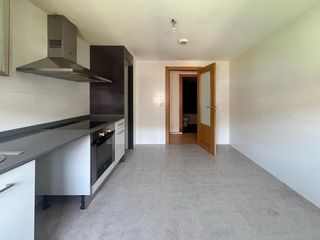 Flat  Cataluña. Piso de 3 habitaciones con trastero y garaje a la venta en alagó
