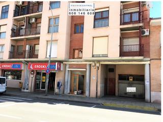 Aparcament cotxe a Avenida zaragoza 12. Descripción. –en venta garaje número 08 y trastero número 08 en